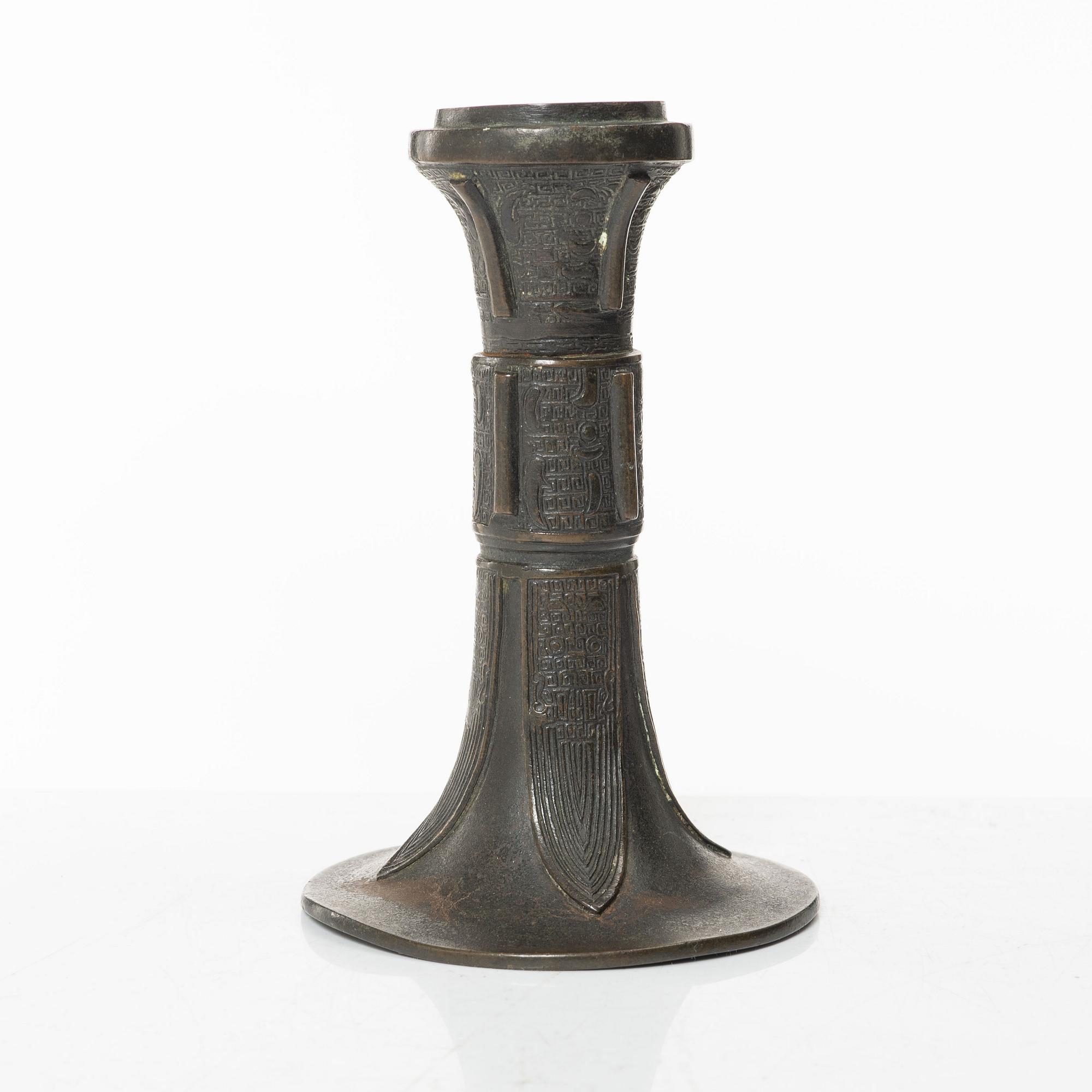 An archaistic bronze vase, Gu, Qing dynasty (1644-1912).