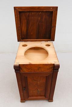 KOMMOD, omkring år 1900.