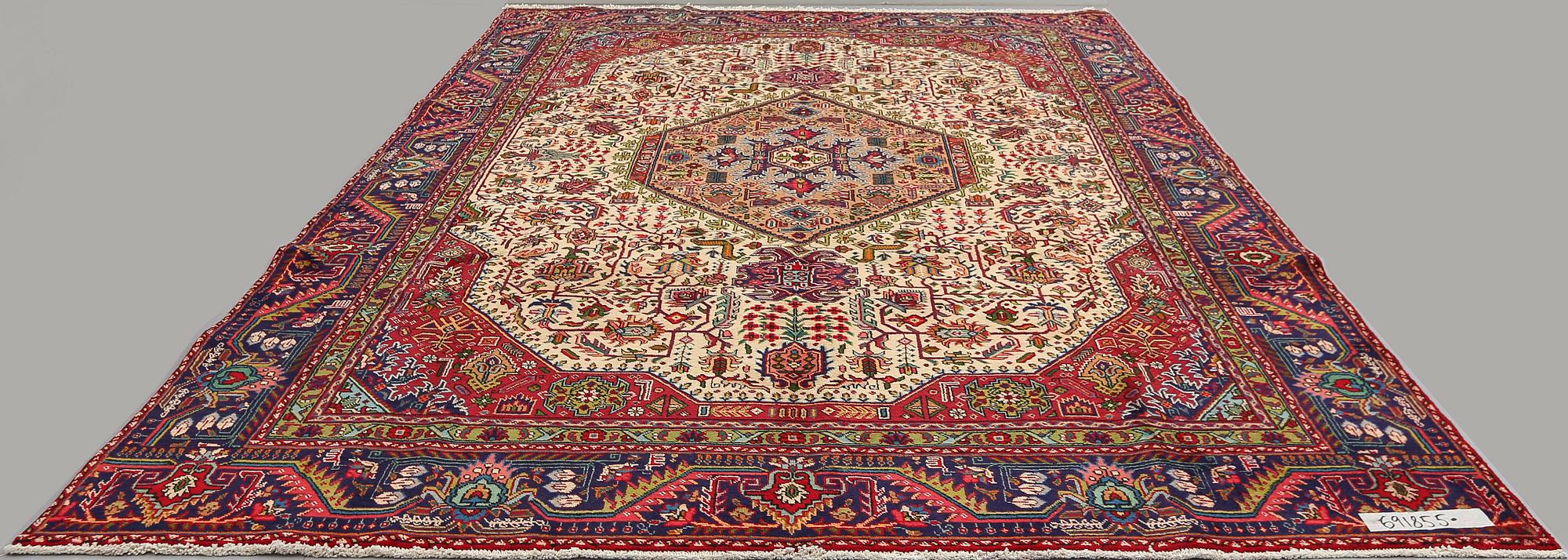 MATTA, Täbriz, ca 367 x 275 cm.