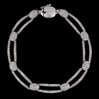 745. A brilliant cut diamond bracelet, tot. app. 2.20 cts.