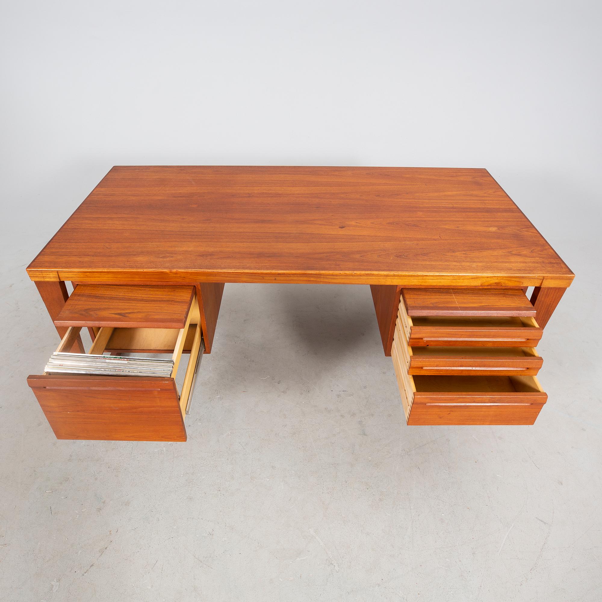 Kai Kristiansen, desk, model 70, teak, Feldballes Møbelfabrik, Denmark, 1960s.