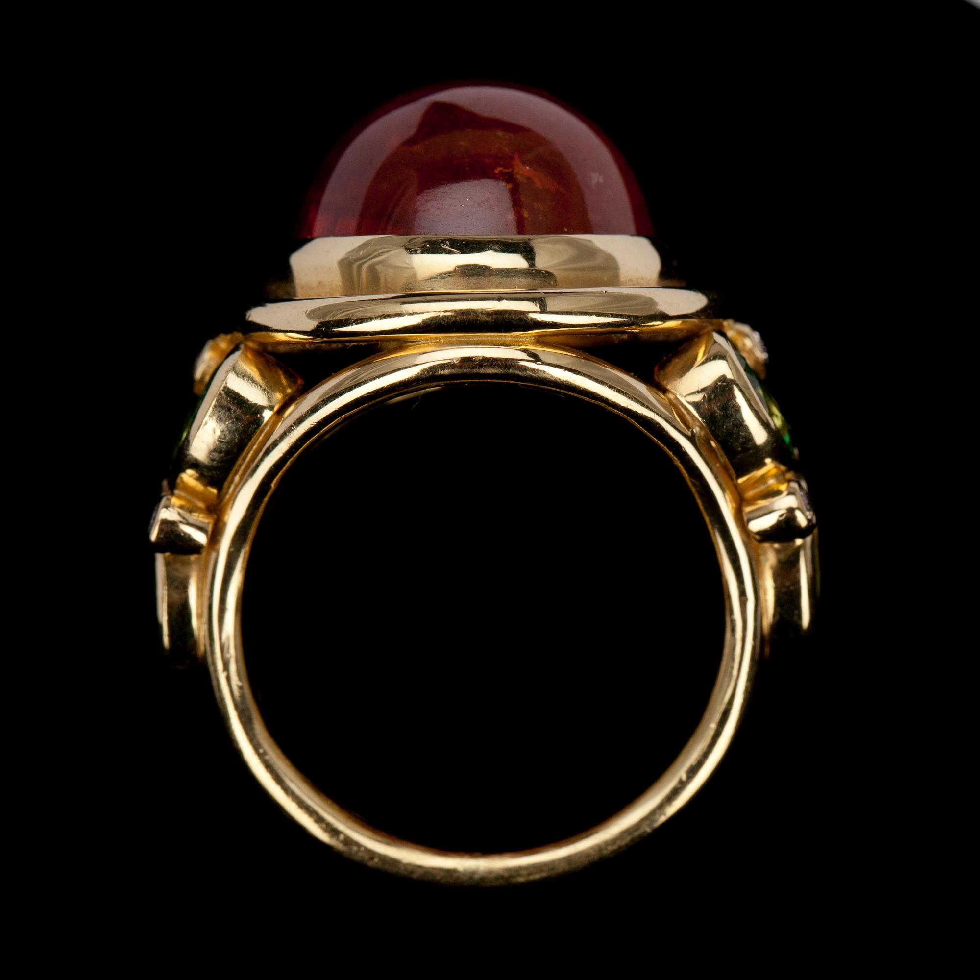 RING, guld 18K, granat, peridoter, diamanter. TEMPLE ST. CLAIR, USA. Vikt 19,7 g.