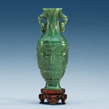 1472. A arcaistic nephrite vase, late Qing dynasty (1644-1912).
