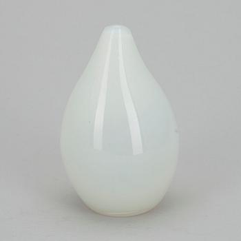 KONSTGLAS, signerad Tapio Wirkkala Iittala, höjd 12,5 cm.