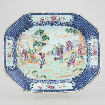 An export porcelain serving dish, China, Qianlong (1736-95).