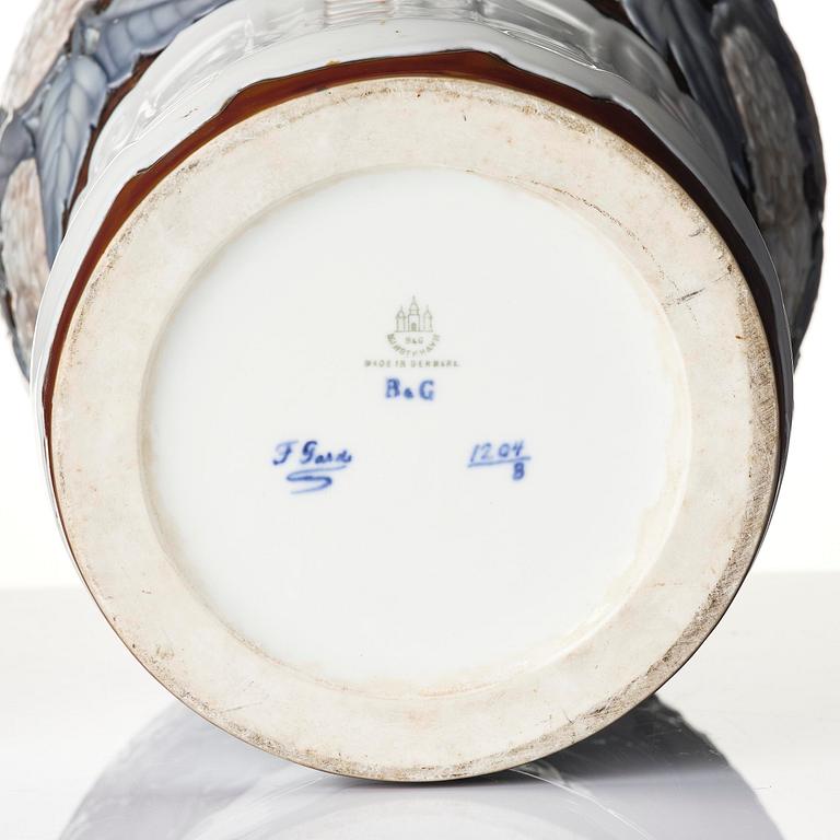 Fanny Garde, an Art Nouveau porcelain lidded vase model 1204/8, Bing & Grøndahl, Denmark.