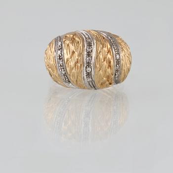 RING, 18K guld med åttkantslipade diamanter, importstämplad. Vikt 9,6 gram.