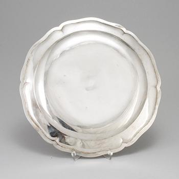 FAT, silver, otydliga stämplar, 1700-tal. Vikt ca 640 gram.