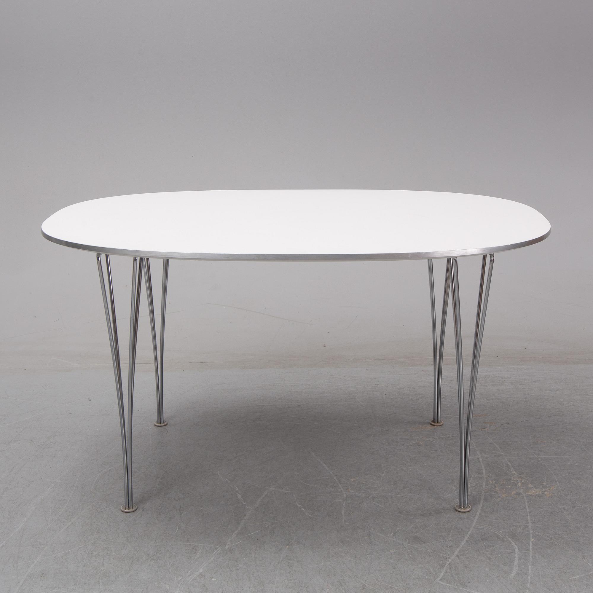 Bruno Mathsson & Piet Hein, bord, "Superellips", Fritz Hansen, daterad 2002.