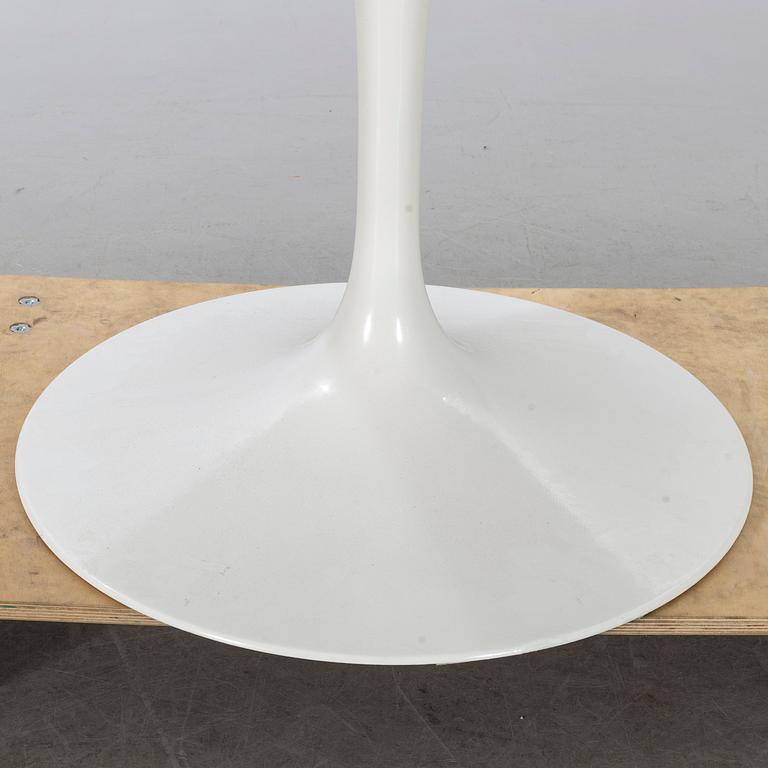 EERO SAARINEN, Table, "Tulip", Knoll international, second half of the 20th century.