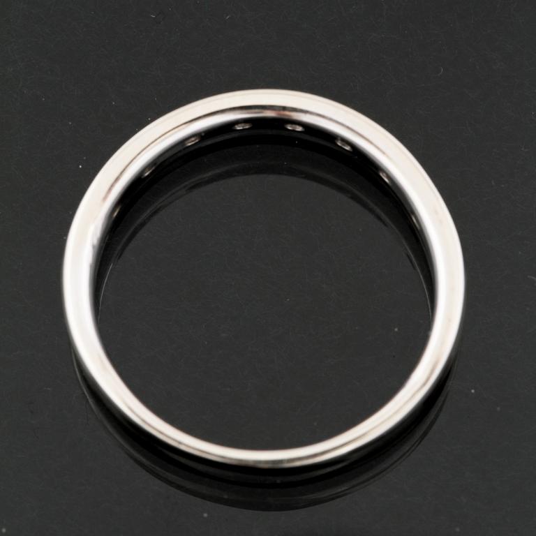 RING, 14K vitguld med 8 briljant och 7 baguettslipade diamanter, ca 0.50 ct. Vikt 4,0 g.