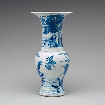 A blue and white vase, Qing dynasty, Kangxi (1662-1722).