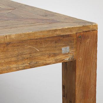 A dining table, Artwood, 21st Century.