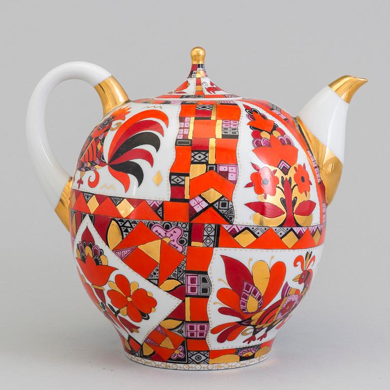 Two Lomonosov porcelain teapots, Soviet Union.