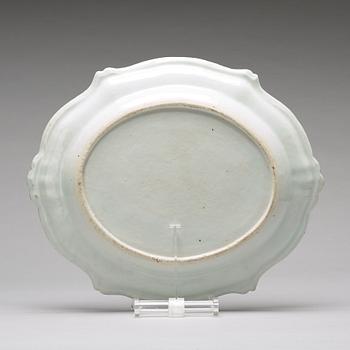 TERRINFAT, vapenporslin. Qingdynastin, Qianlong (1736-95).