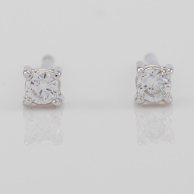 ÖRHÄNGEN, 1 par, 18K vitguld och diamanter tot ca 0.12 ct.