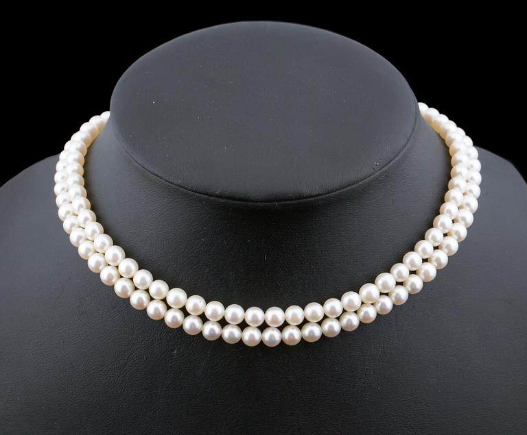 PÄRLCOLLIER, två-radigt, Mikimoto, Japan, odlade pärlor, originallås i silver.