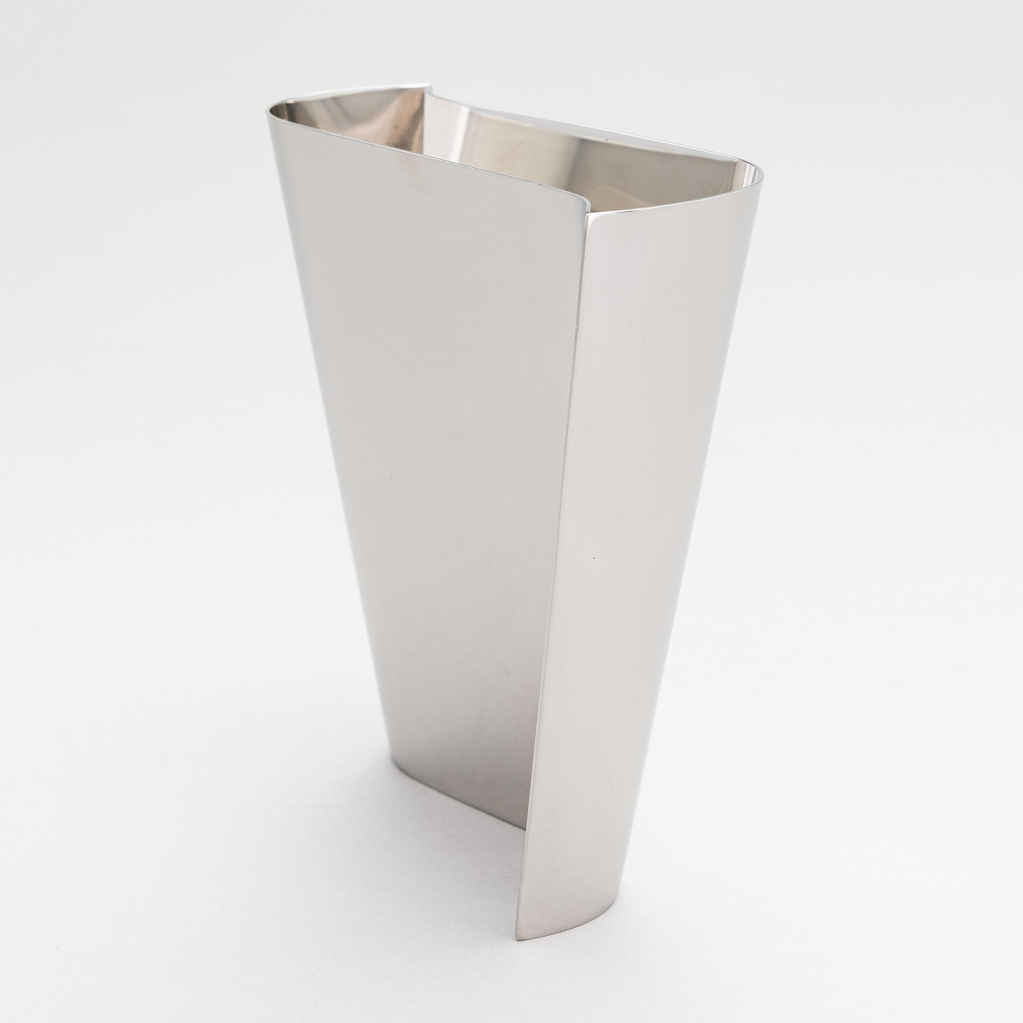 Pekka Piekäinen, A stainless steel vase "Finlandia". Nikama Design, Oulu.
