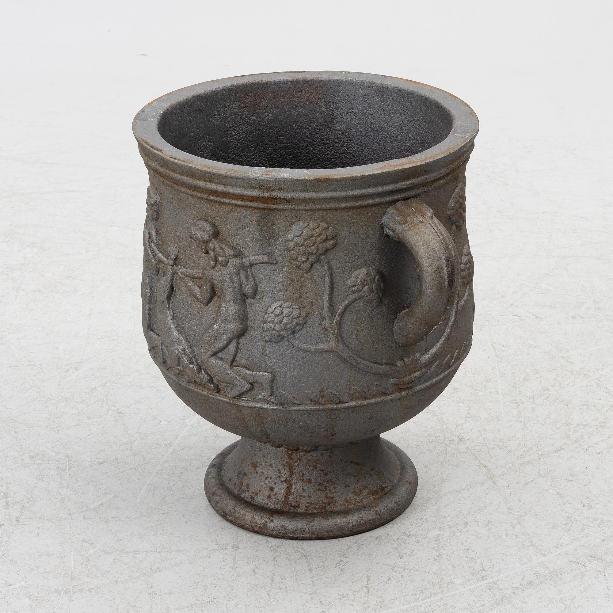 Ivar Johnsson, Garden urn, "Diana urn", Näfveqvarn Works, 1920s.