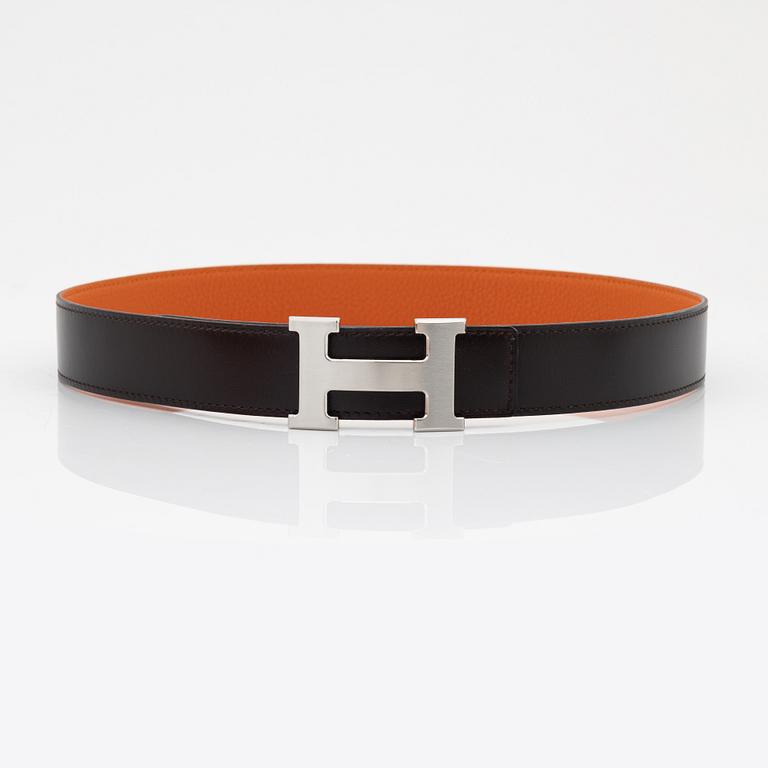 Hermès, A reversible leather and brushed palladium hardware 'Constance' belt from 2004, size 80.