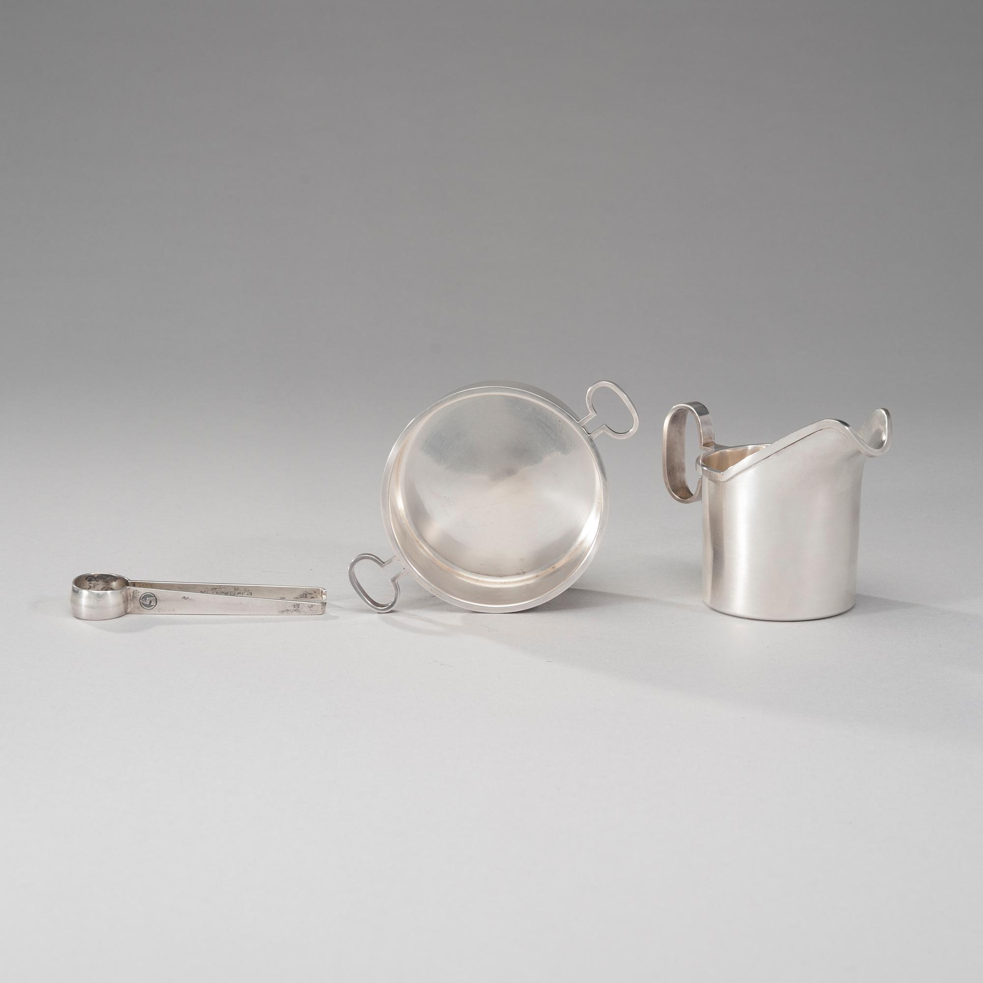 GRÄDDSNÄCKA och SOCKERSKÅL samt SOCKERTÅNG, silver, Bertel Gardberg, signerade. Totalvikt 242 g.