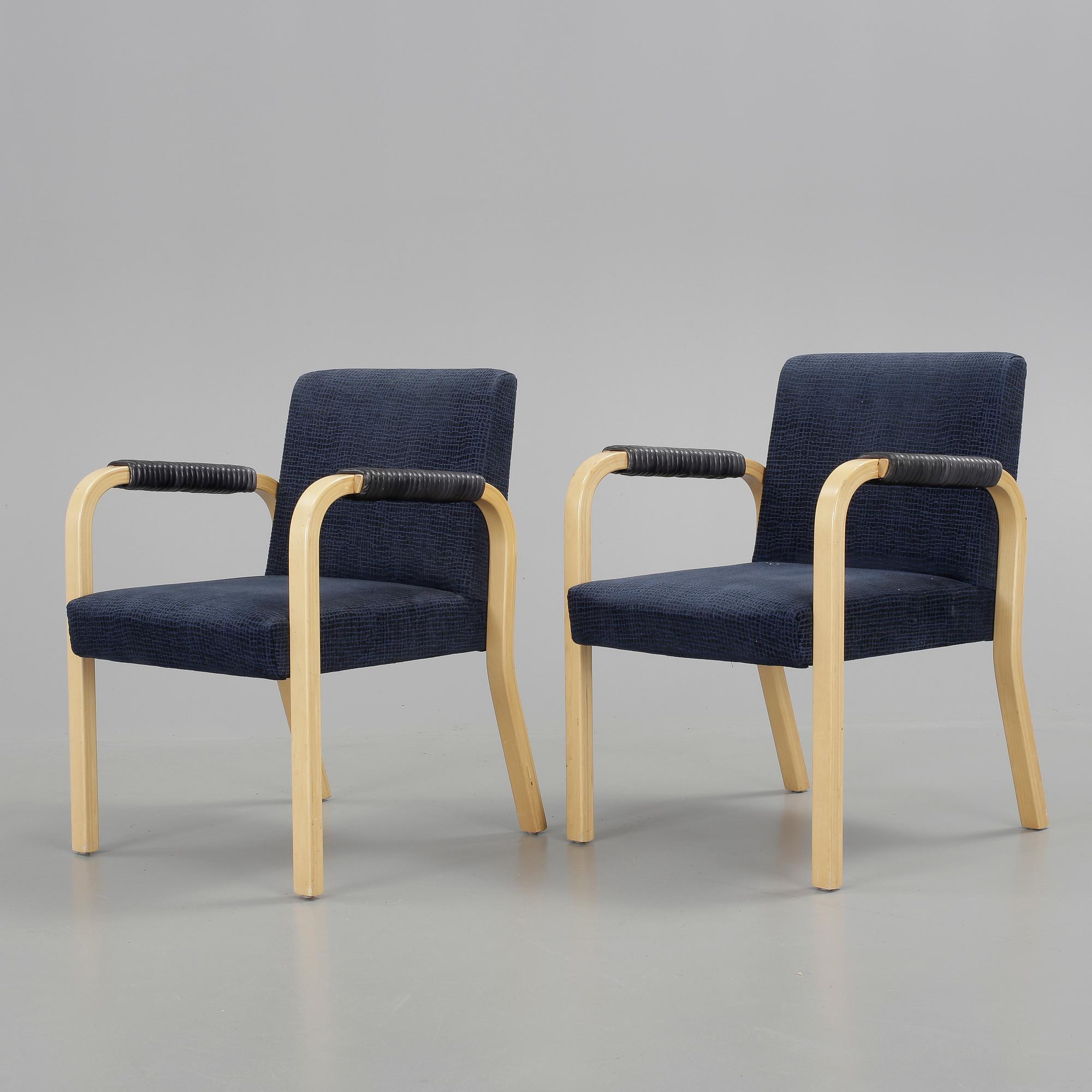 KARMSTOLAR, ett par, nr 26, Alvar Aalto, Artek.