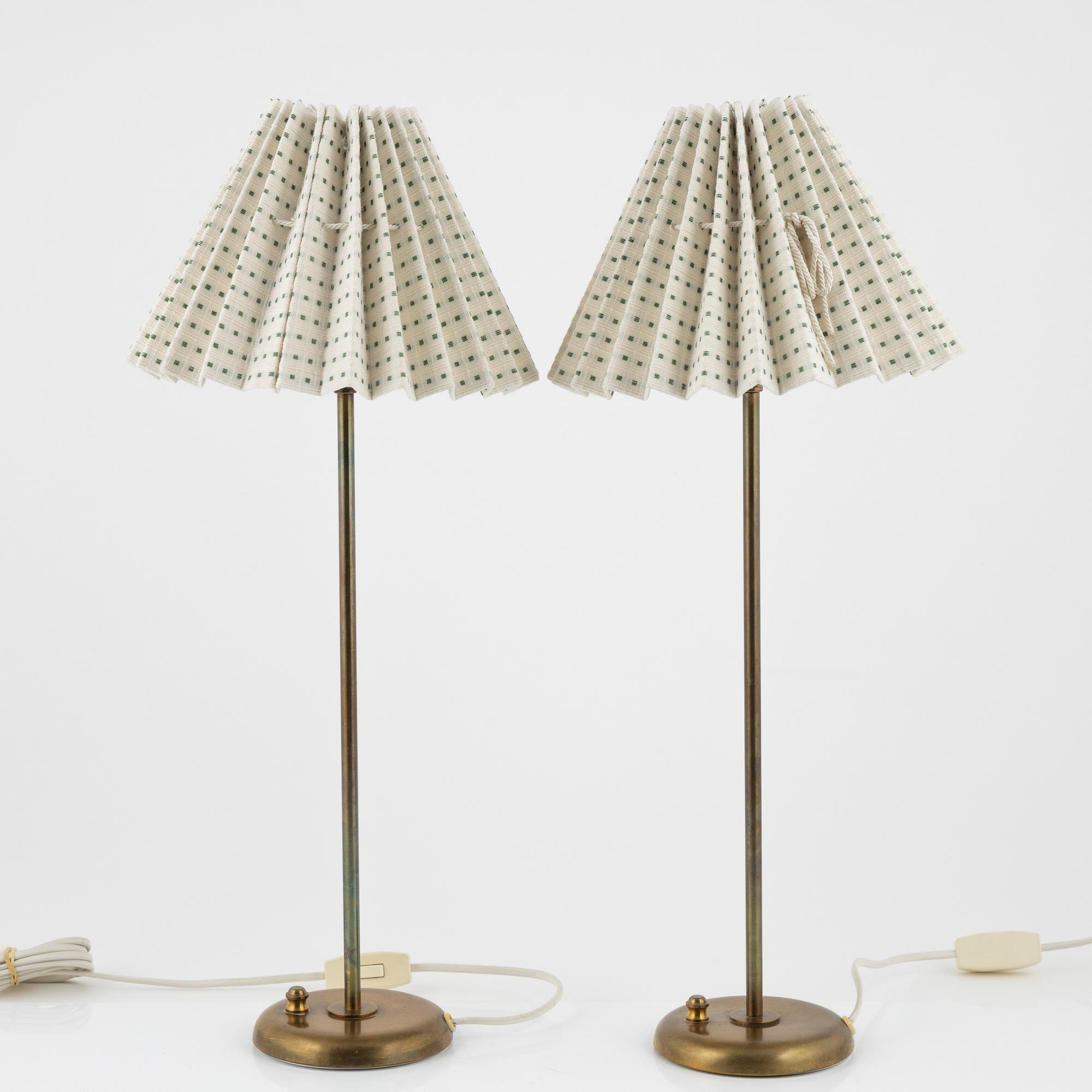 Harald Notini, bordslampor, ett par, modell " 15288", Arvid Böhlmarks Lampfabrik, 1900-talets mitt.