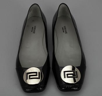 SKOR, BALLERINAS, Versace i originalkartong.