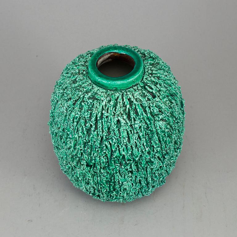 GUNNAR NYLUND, chamotte stoneware vase 'Igelkott', Rörstrand.