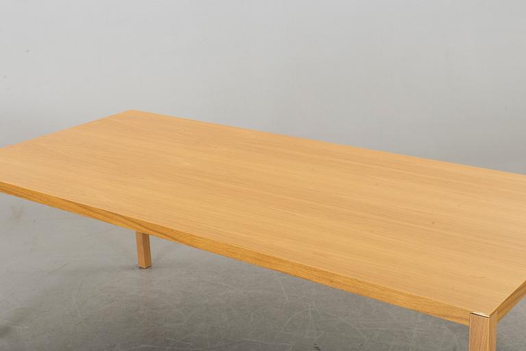 ROGER PERSSON, bord/matbord, "Bespoke", Swedese 2010.