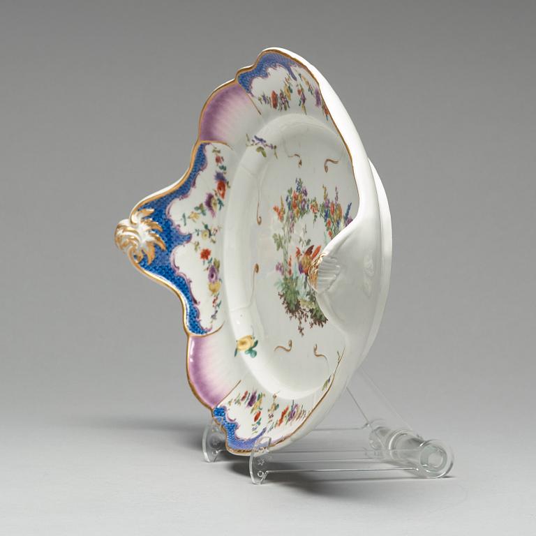 TERRIN med LOCK och FAT, porslin. Meissen, 1700-tal.