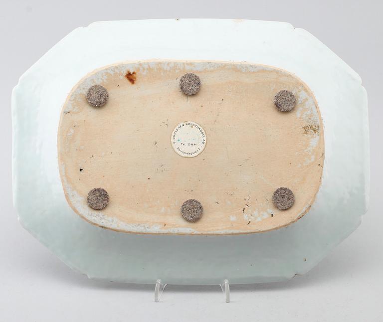 STEKFAT, porslin, Kina, Qianlong 1736-1795.