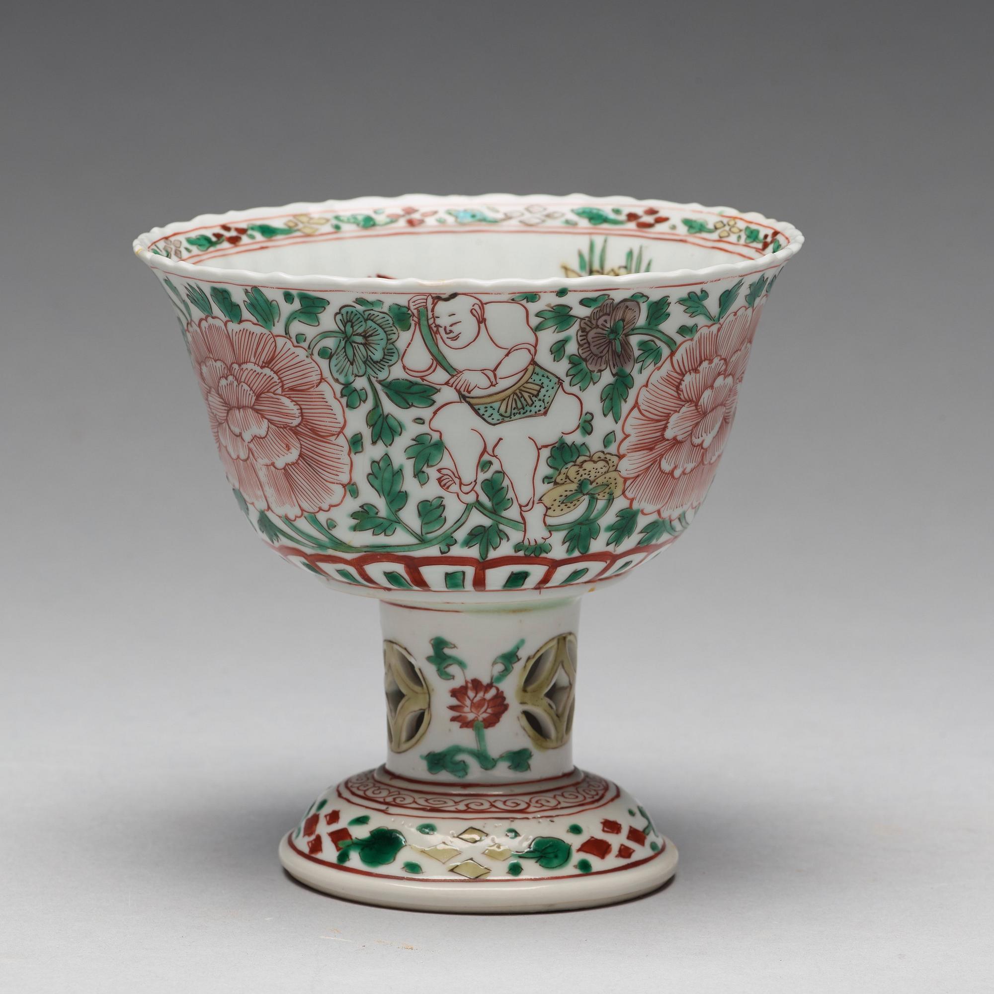 A famille verte stemcup, Qing dynasty, Kangxi (1662-1722).