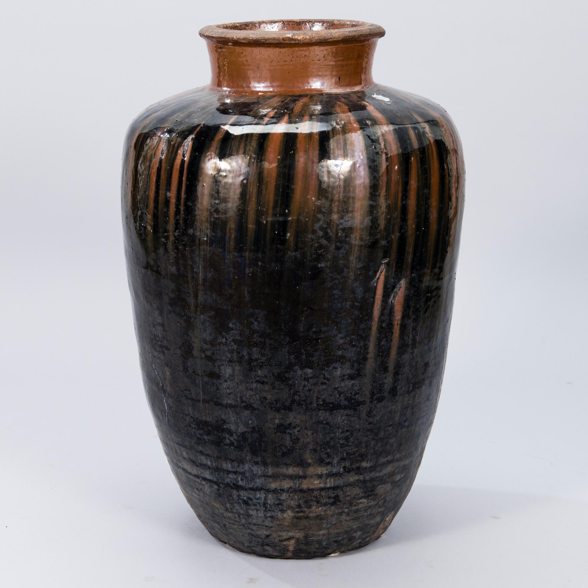LARGE URN, ceramic, China, late 20th century.