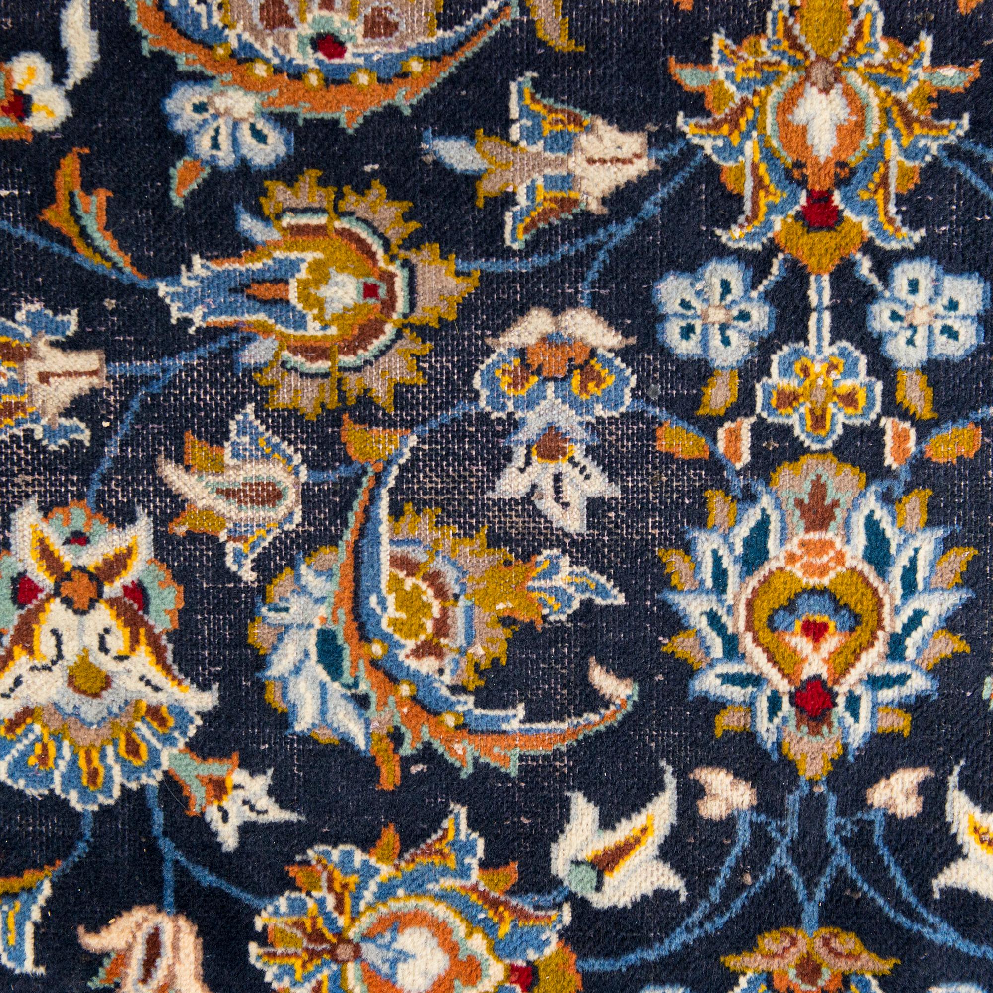 A Keshan carpet, ca 404 x 297 cm.