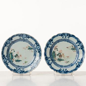 A part dinner service, Qing dynasty, Qianlong (1736-95). (19 pieces).