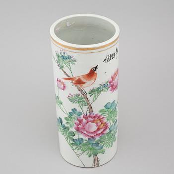A Chinese brushvase from the beginning of the 20th century.