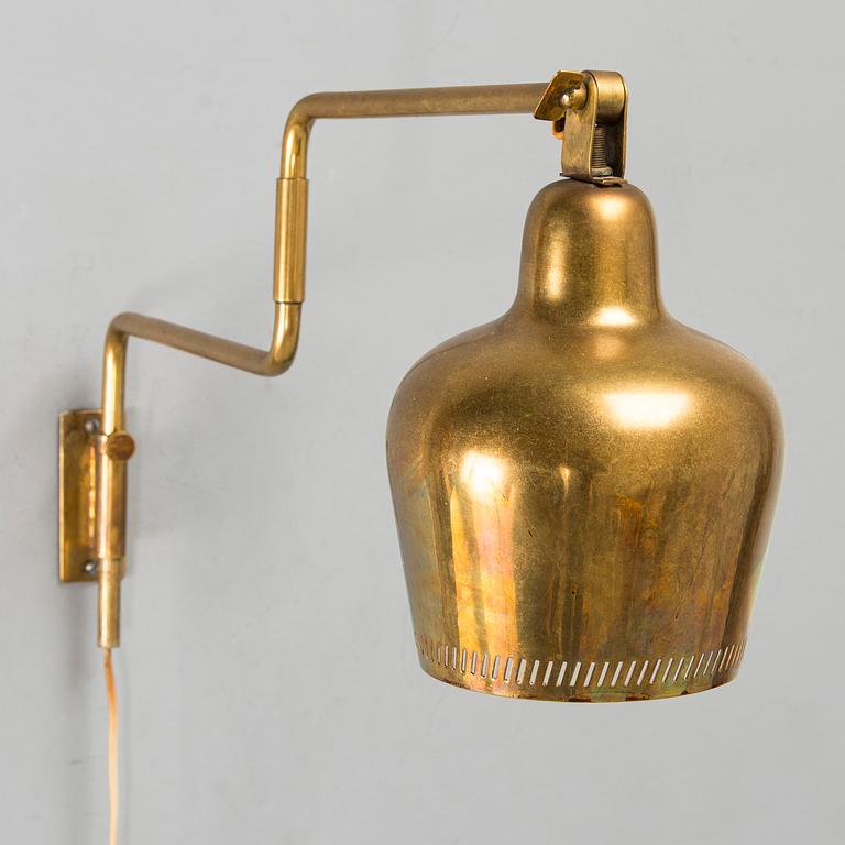 Paavo Tynell, a mid-20th-century '1699' wall lightlight for Taito / Idman.