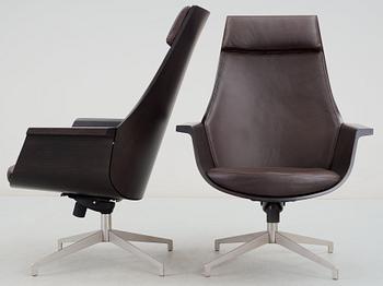 A pair of Jorge Pensi 'Bkai' brown lether and aluminium armchairs by Nueva Linea, Spain.