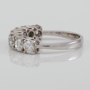 RING, 18K vitguld och diamanter tot ca 2.20 ct.