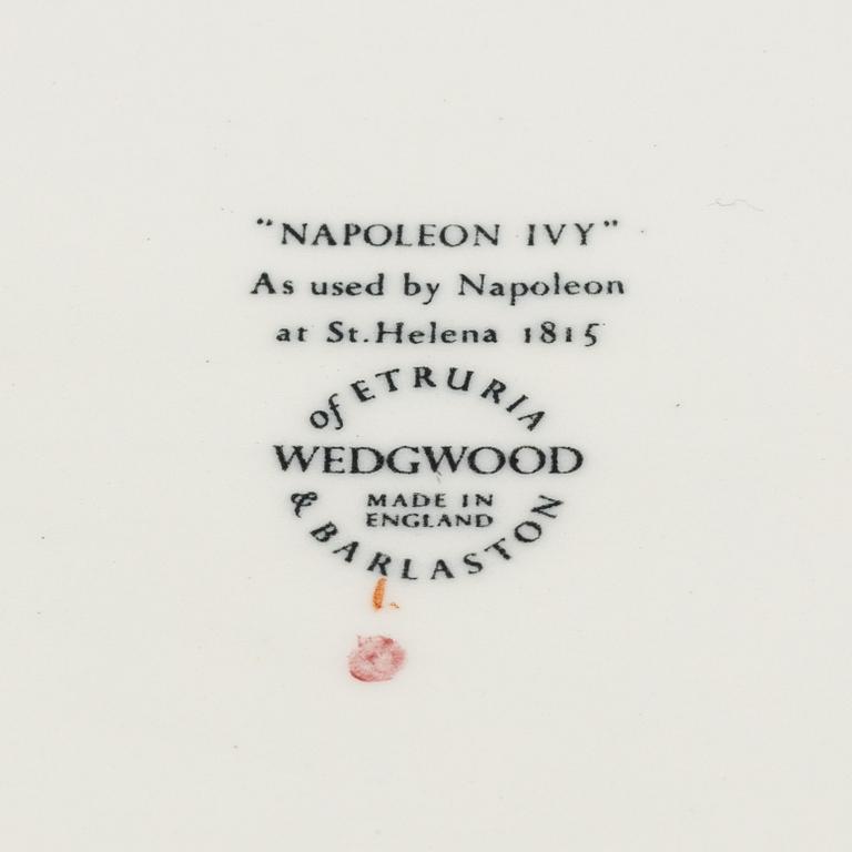 Matservis, 82 delar, flintgods, "Napoleon Ivy", Wedgwood, England.