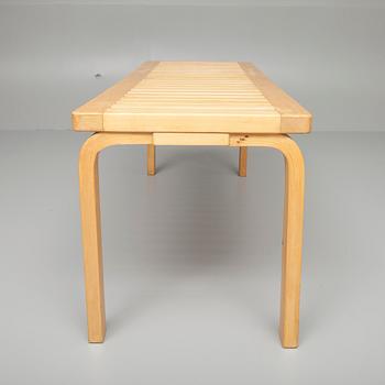 BÄNK, 153A, Alvar Aalto, Artek. Modellen formgiven 1945.