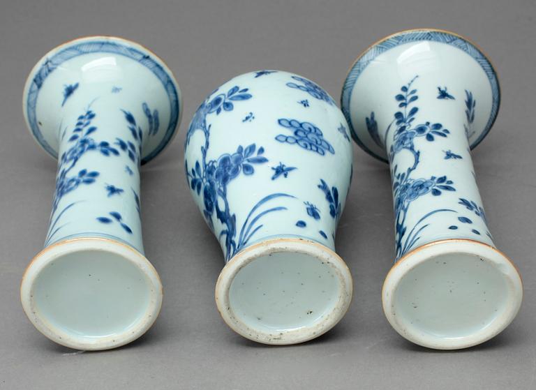 VASGARNITYR, 3 delar, porslin, Qianlong, Kina 1700-tal.