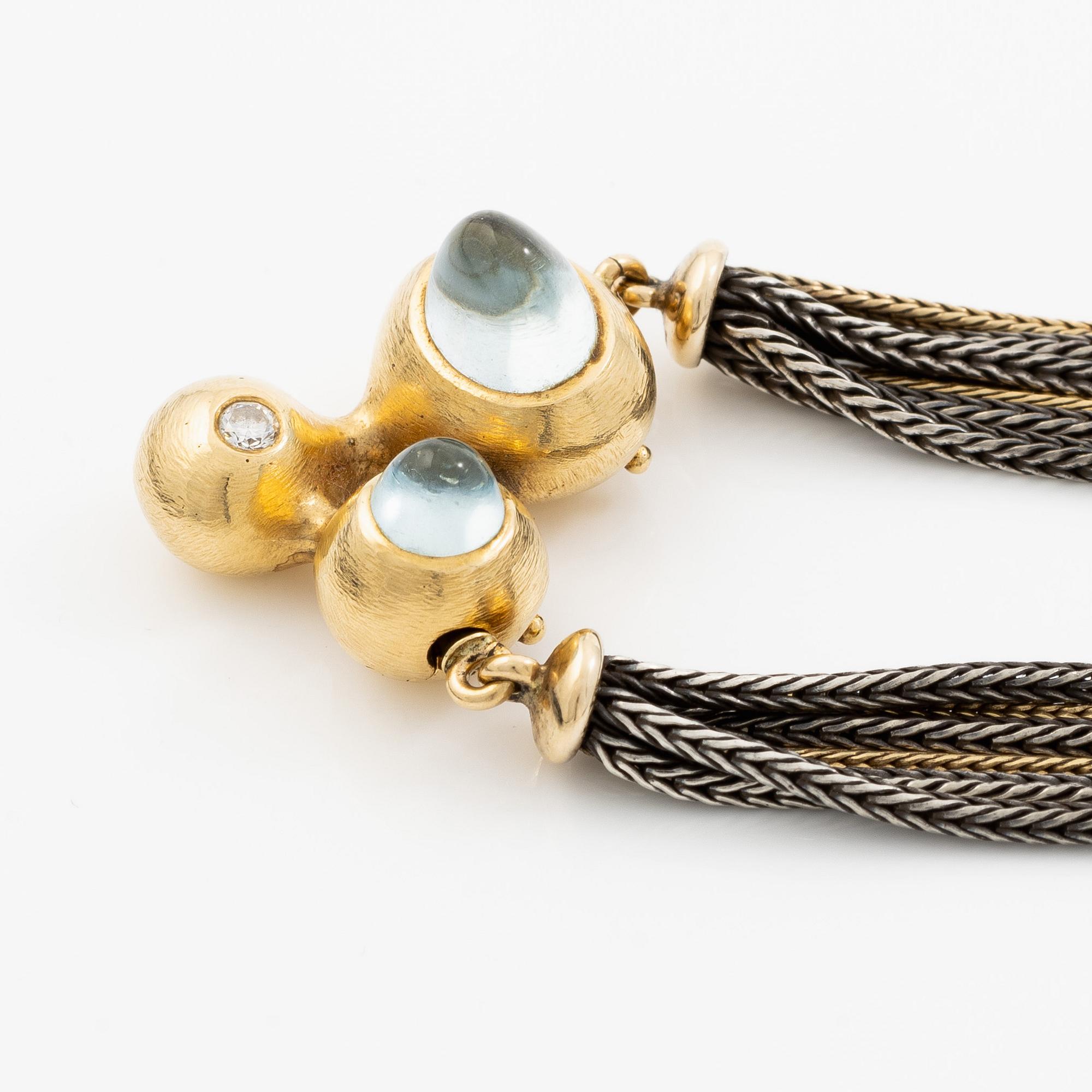 Ole Lynggard lås 18K guld med akvamariner och en rund briljantslipad diamant, design Charlotte Lynggard.