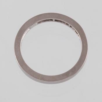 RING, 18K vitguld med åttkantslipadediamanter 0.10 ct, Gustav Dahlgren & Co, Malmö, 1961. Vikt 3,4 gram.