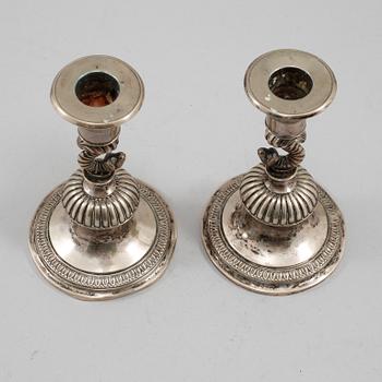 LJUSSTAKAR, ett par, silver, otydliga stämplar, Sverige, empire, 1800-talets första hälft, vikt 258 gram.