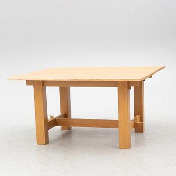 Matbord, signerat 16/12 1988.