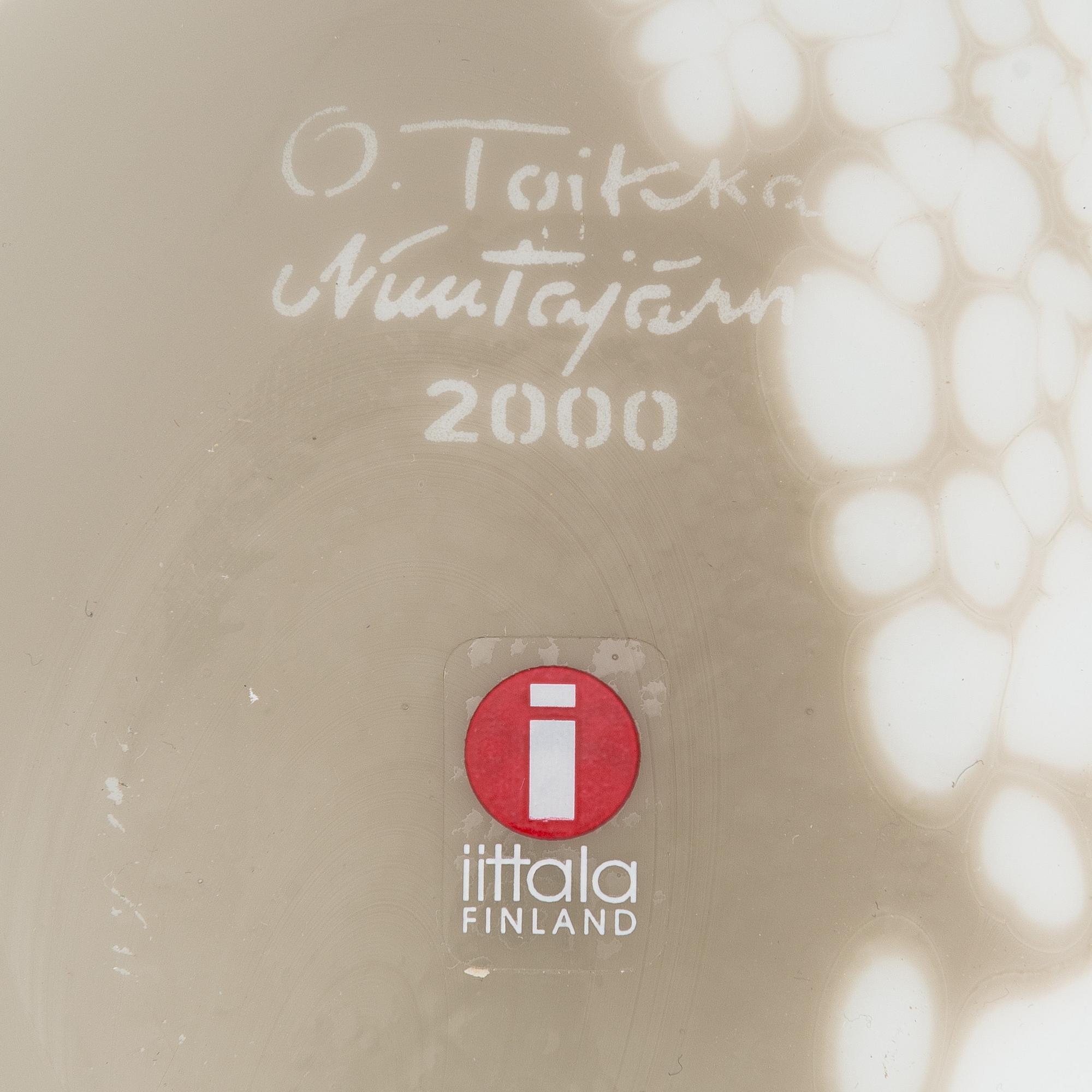 Oiva Toikka, årsfågel 2000, signerad O. Toikka Nuutajärvi 2000.