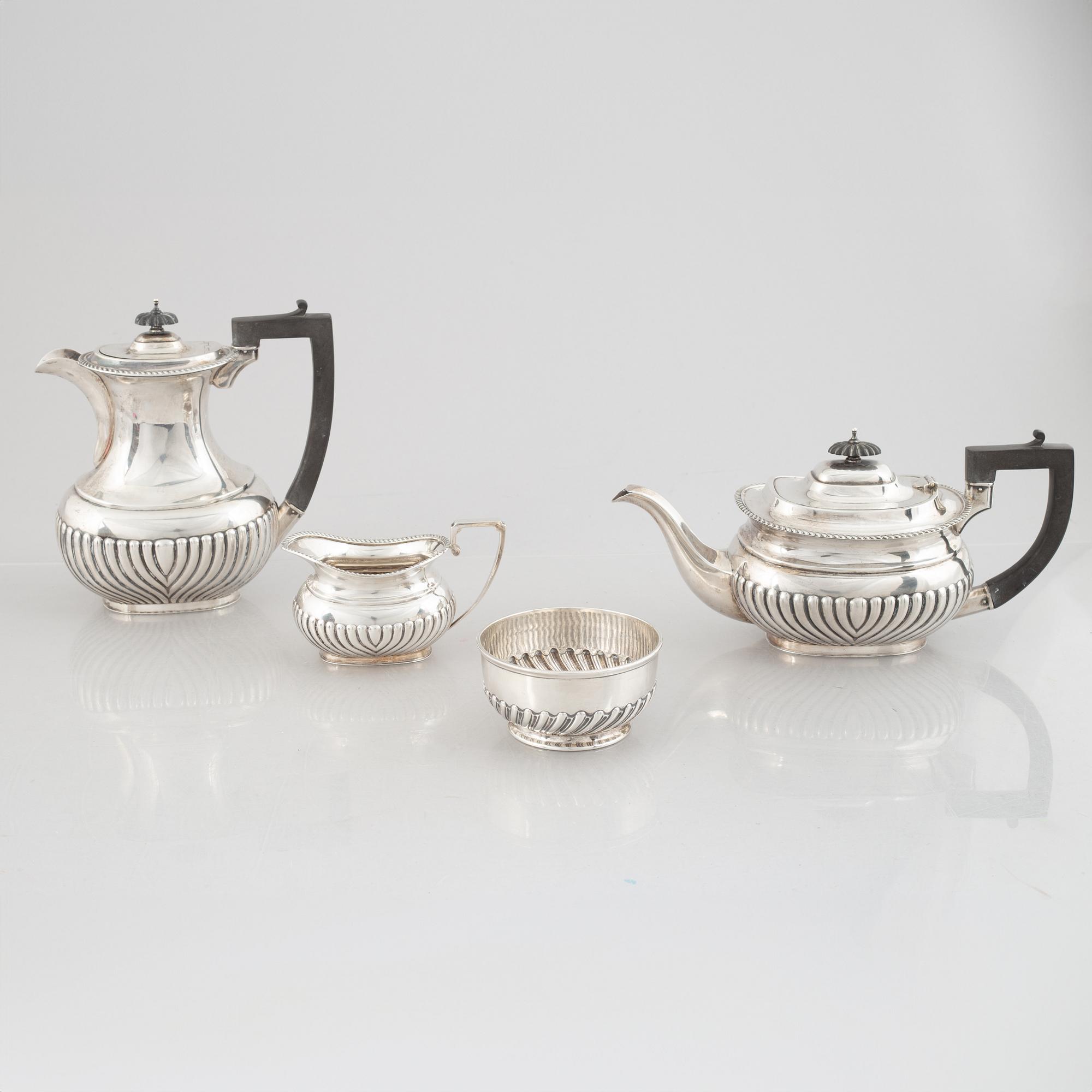 Te- och kaffeservis, 3 delar, samt sockerskål, silver, bl a E. Silver & Co, Sheffield, England 1946-47.