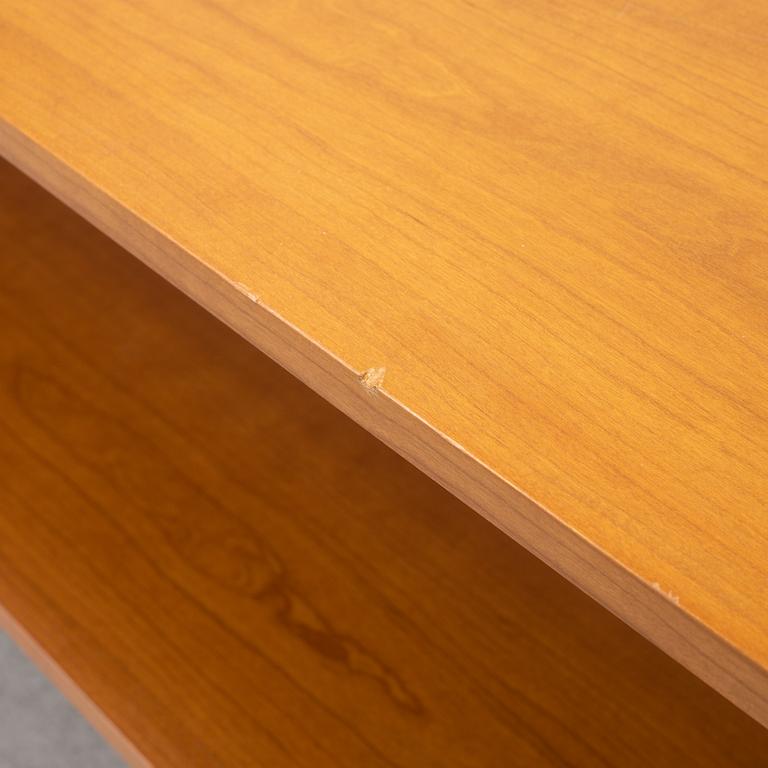 Josef Frank, biblioteksbord/ sideboard, modell 648, Firma Svenskt Tenn, efter 1985.